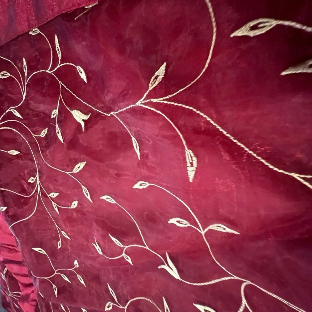 N/A red satin